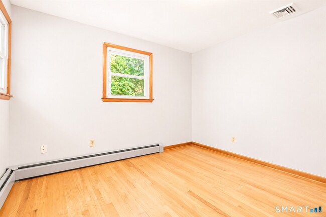Building Photo - 677 Woodtick Rd