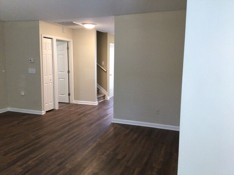 Building Photo - 12 Avalon Ct