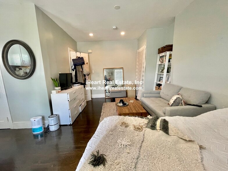 Building Photo - 57 Dwight St