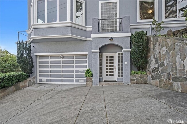 Building Photo - 2150 10th Ave