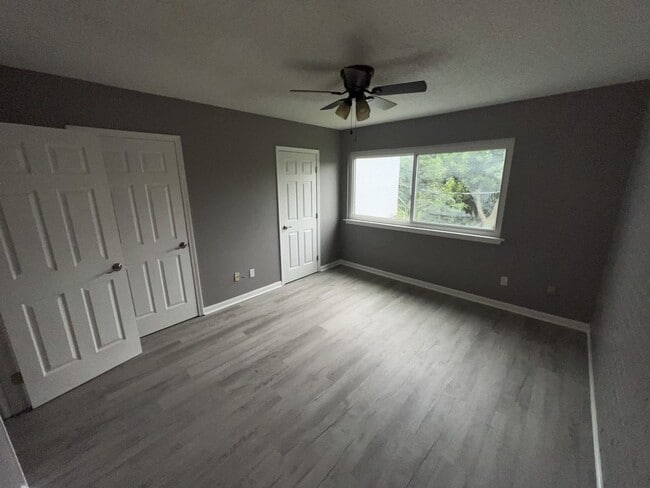 Building Photo - Newly renovated! 2 bedroom 1 bath townhous...
