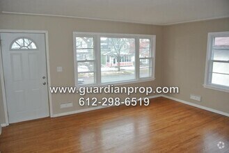 Building Photo - House in Midway Available August 1, Hardwo...