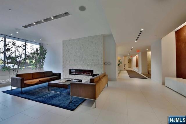 Building Photo - 1111 Hudson Park