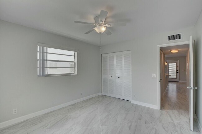 Building Photo - 988 Normandy Trail