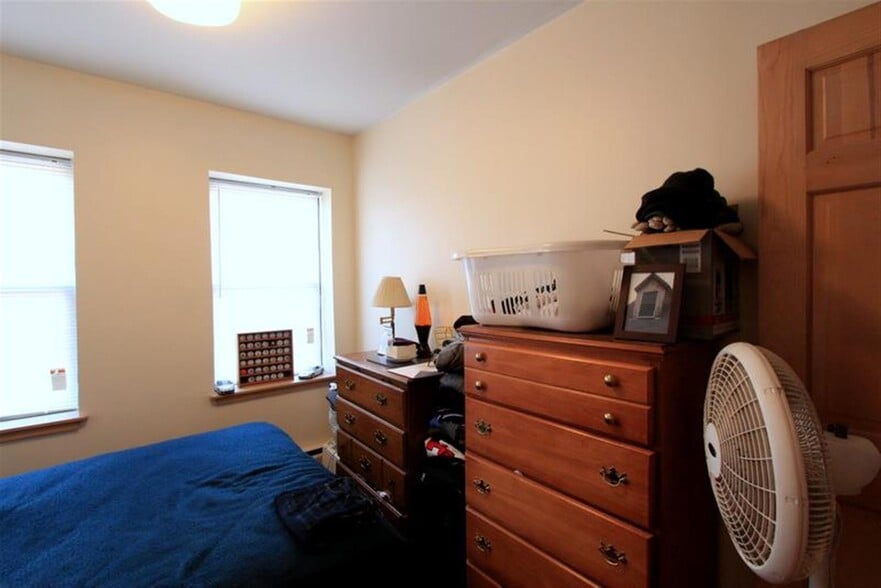 Building Photo - 32 Ivaloo St