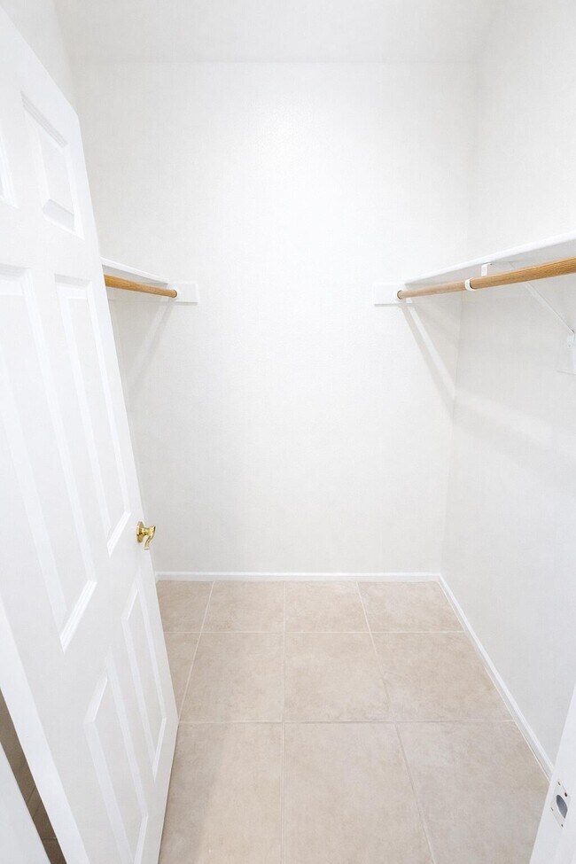 Building Photo - 78715 Naples Dr