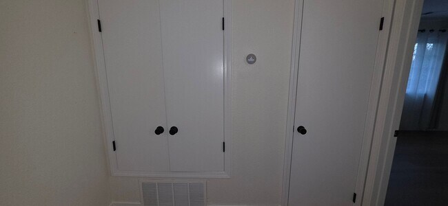 Building Photo - Steps from SJSU | 2 Master Suites | Gated + Parking |