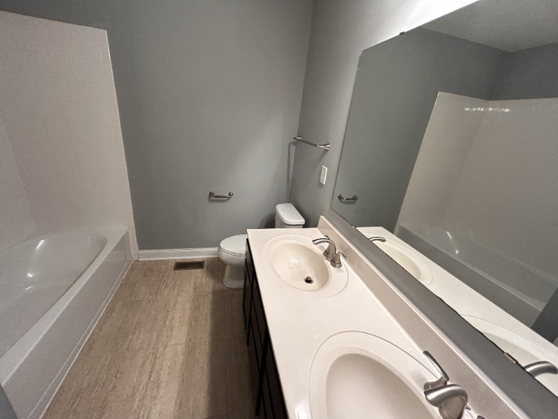 Building Photo - 427 Rockcrest Way