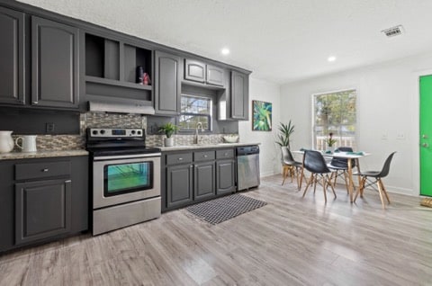 Building Photo - Free 50 inch flat screen TV with Signed Lease