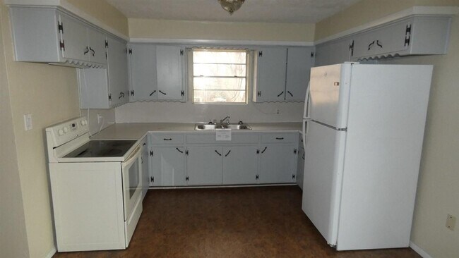 Building Photo - 605 SW 45th St