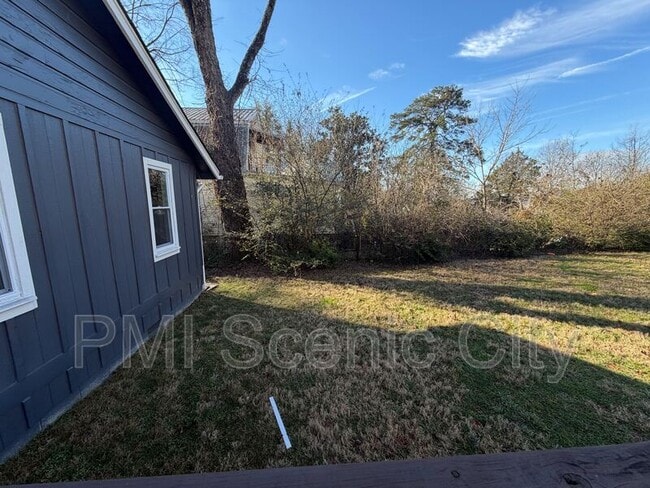 Building Photo - 607 Franklin St