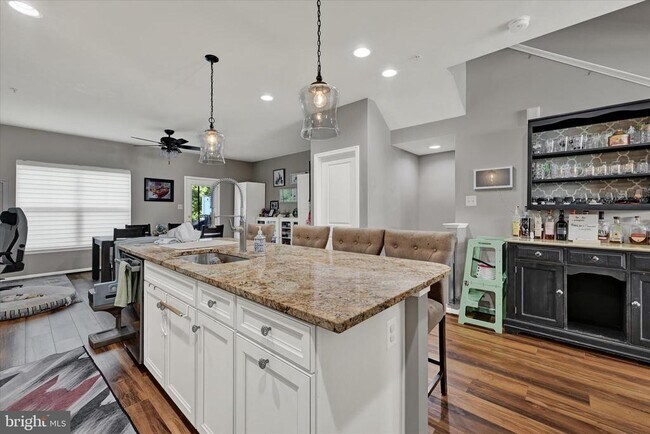 Building Photo - 7650 Lyndon Ct