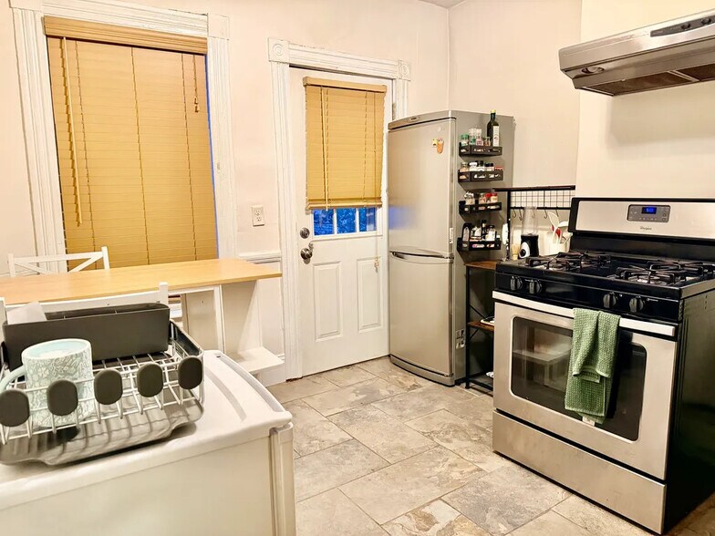 Building Photo - 48 Saint Germain St