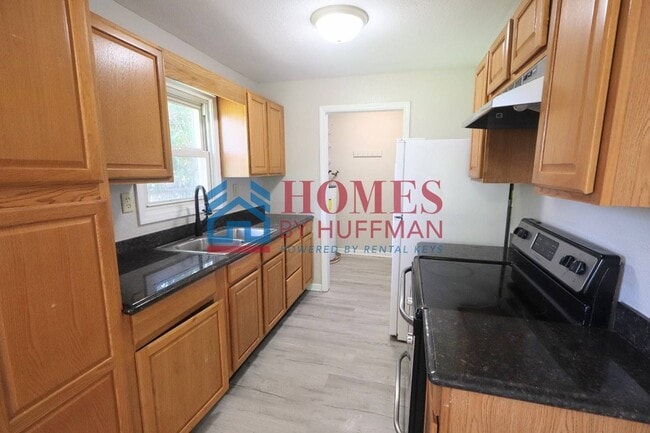 Building Photo - Three Bedroom House | Move in Ready | Princeton