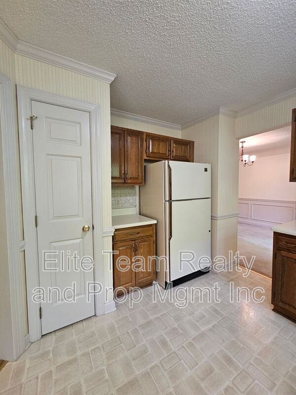 Building Photo - 4015 Brownes Ferry Rd