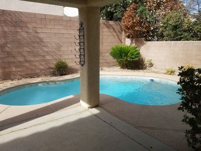 Building Photo - 3 Bedroom centrally located near Silverado Ranch!