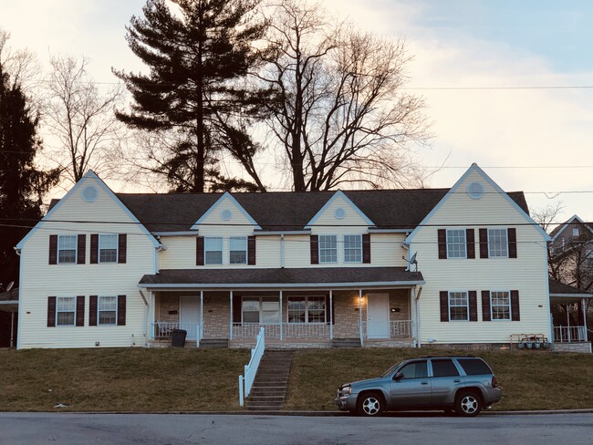 Gorgeous 4-plex corner unit - 1105 Chamberlain Ave