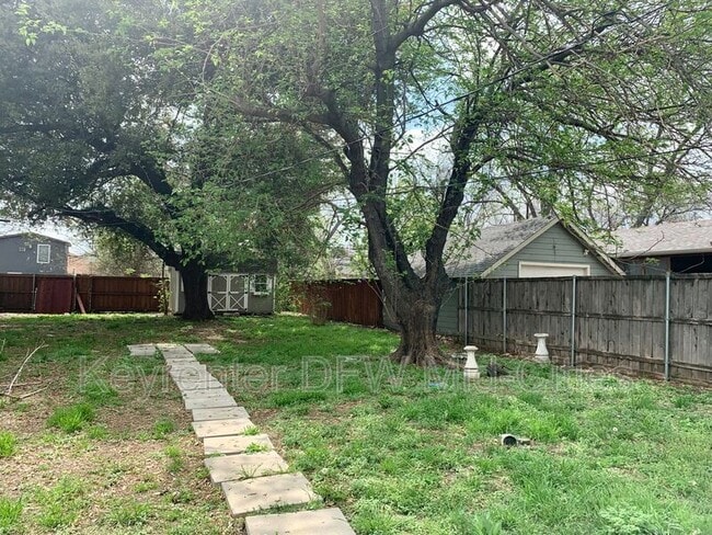 Building Photo - 1512 W Twelfth St