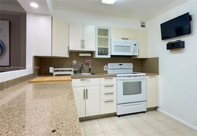 Building Photo - 5701 Collins Ave