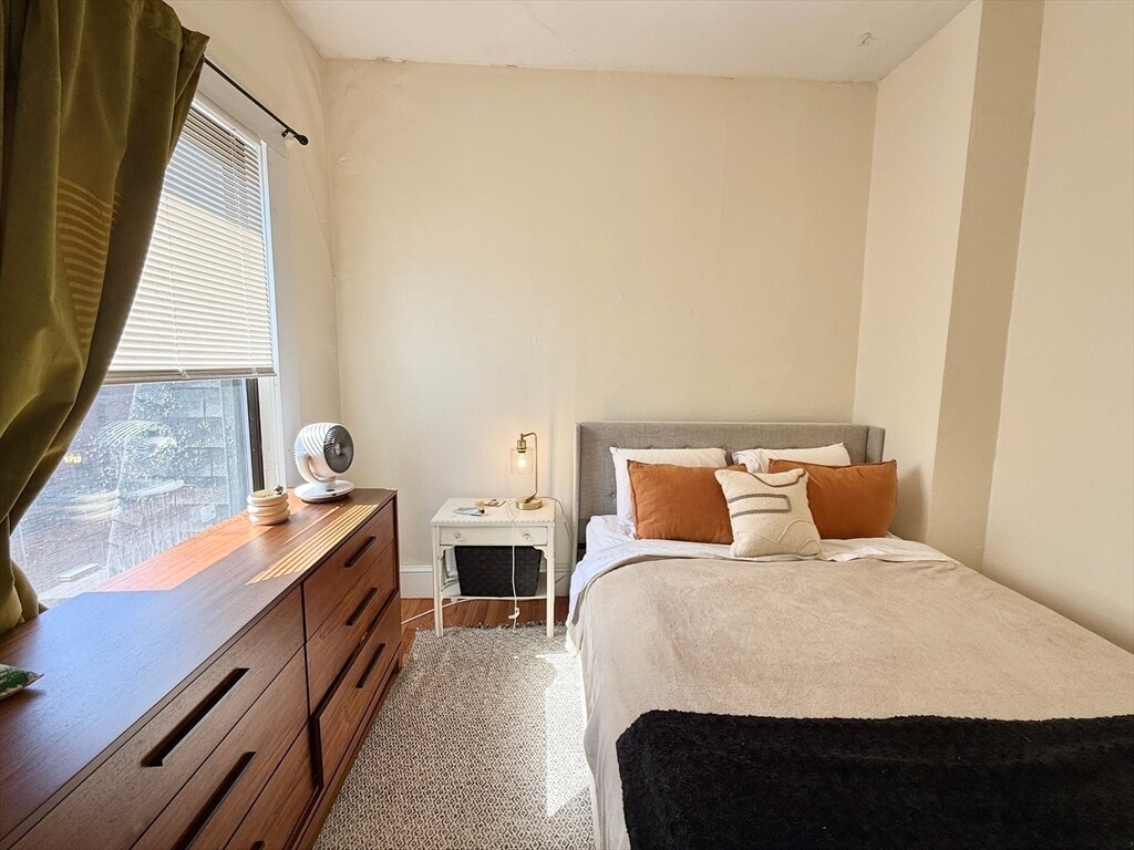 Building Photo - 337 Beacon St