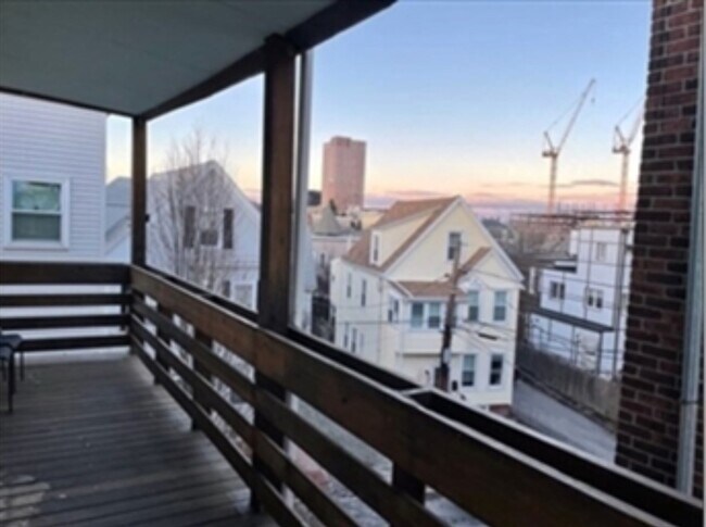 Building Photo - 18 Oakland St