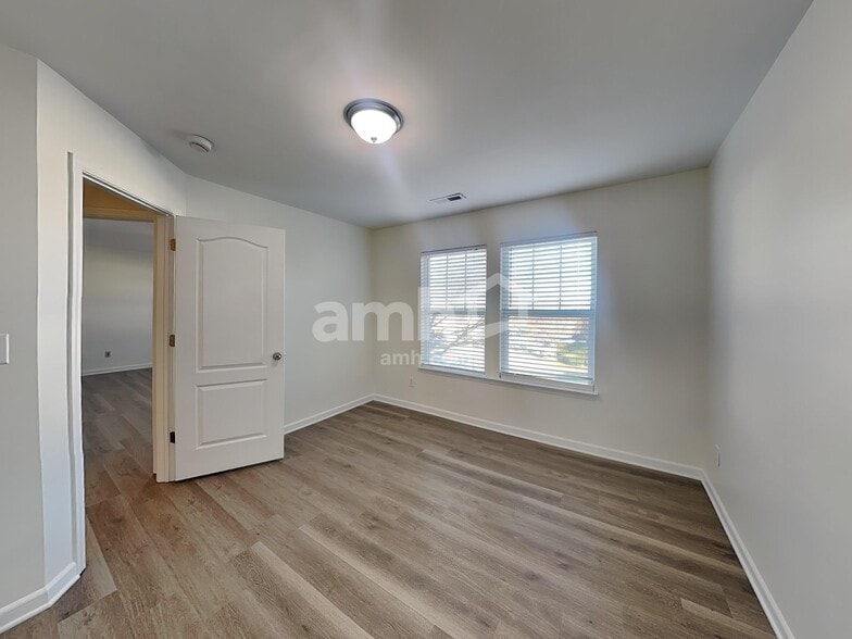 Building Photo - 113 N Cromwell Dr