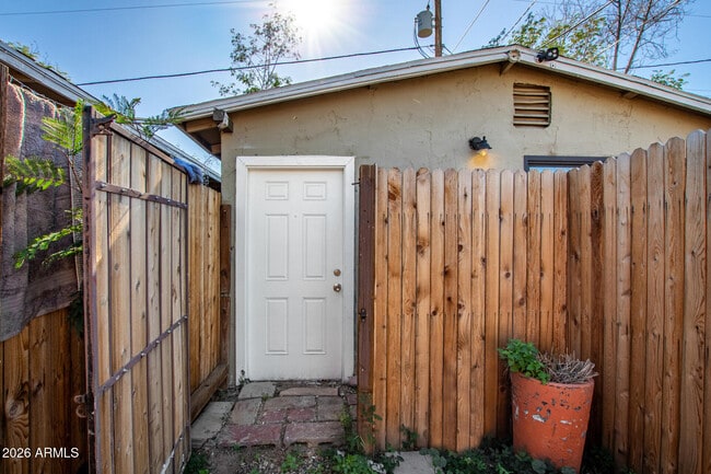 Building Photo - 2135 W Hadley St