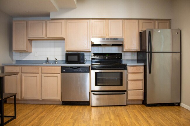 Interior Photo - 806 S 3rd St