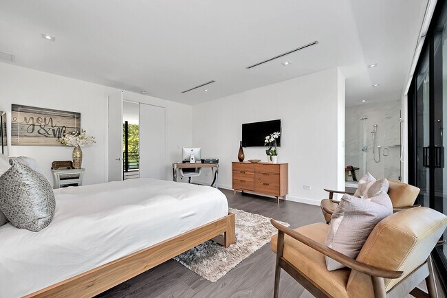 Building Photo - 5921 SW 87th St