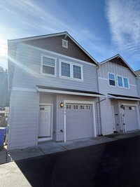 Building Photo - Beautifully Refurbished and updated Townhome style Home in Southeast Portland