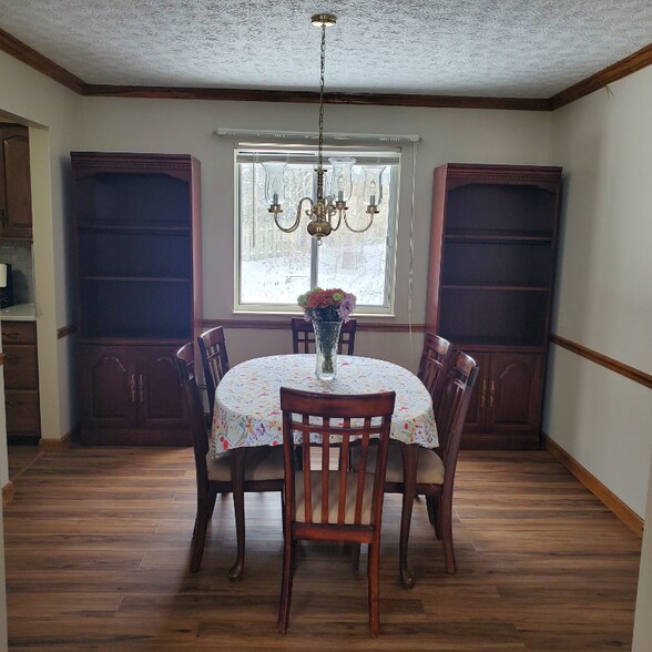 Building Photo - 315 High Meadows Village Dr