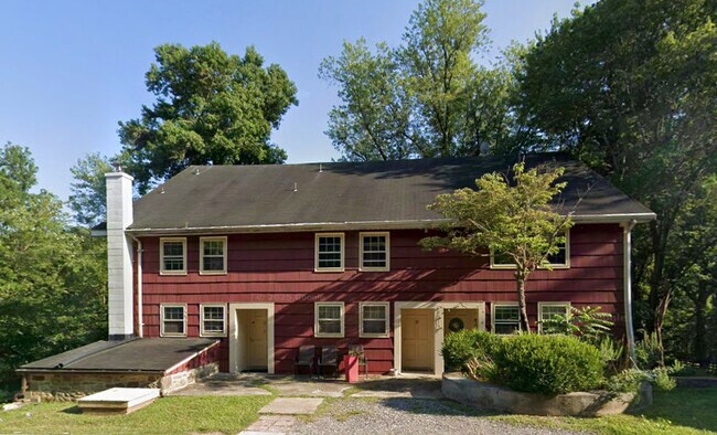 Exterior - 2013 Shepperd Rd