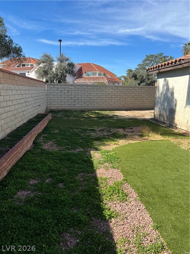 Building Photo - 2625 Lourdes Ave