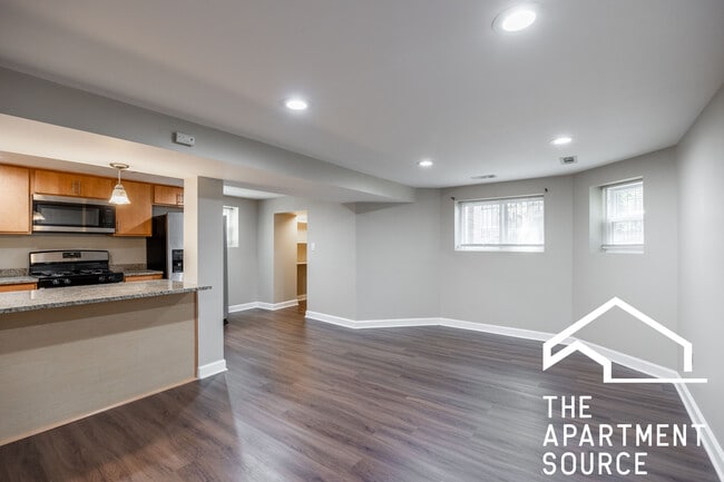 Building Photo - 2118 N Avers Ave