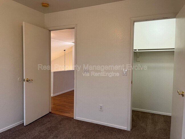 Building Photo - 10621 W Poinsettia Dr