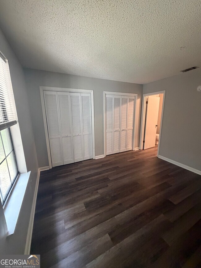 Building Photo - 425 Admiral's Walk Dr
