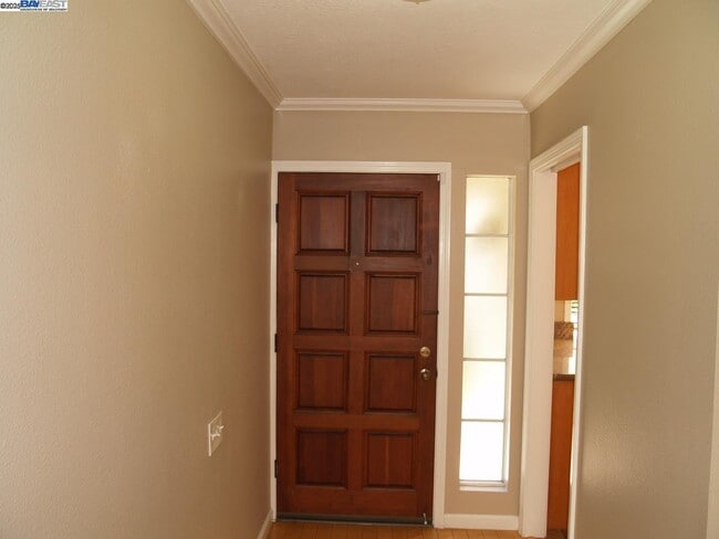 Building Photo - 647 Doral Dr