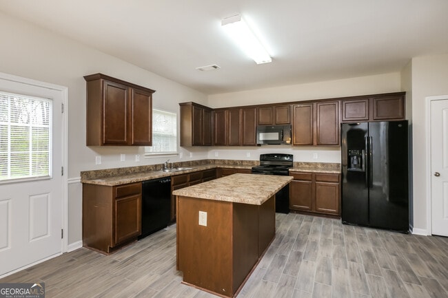 Building Photo - 842 Whitfield Oak Way NE