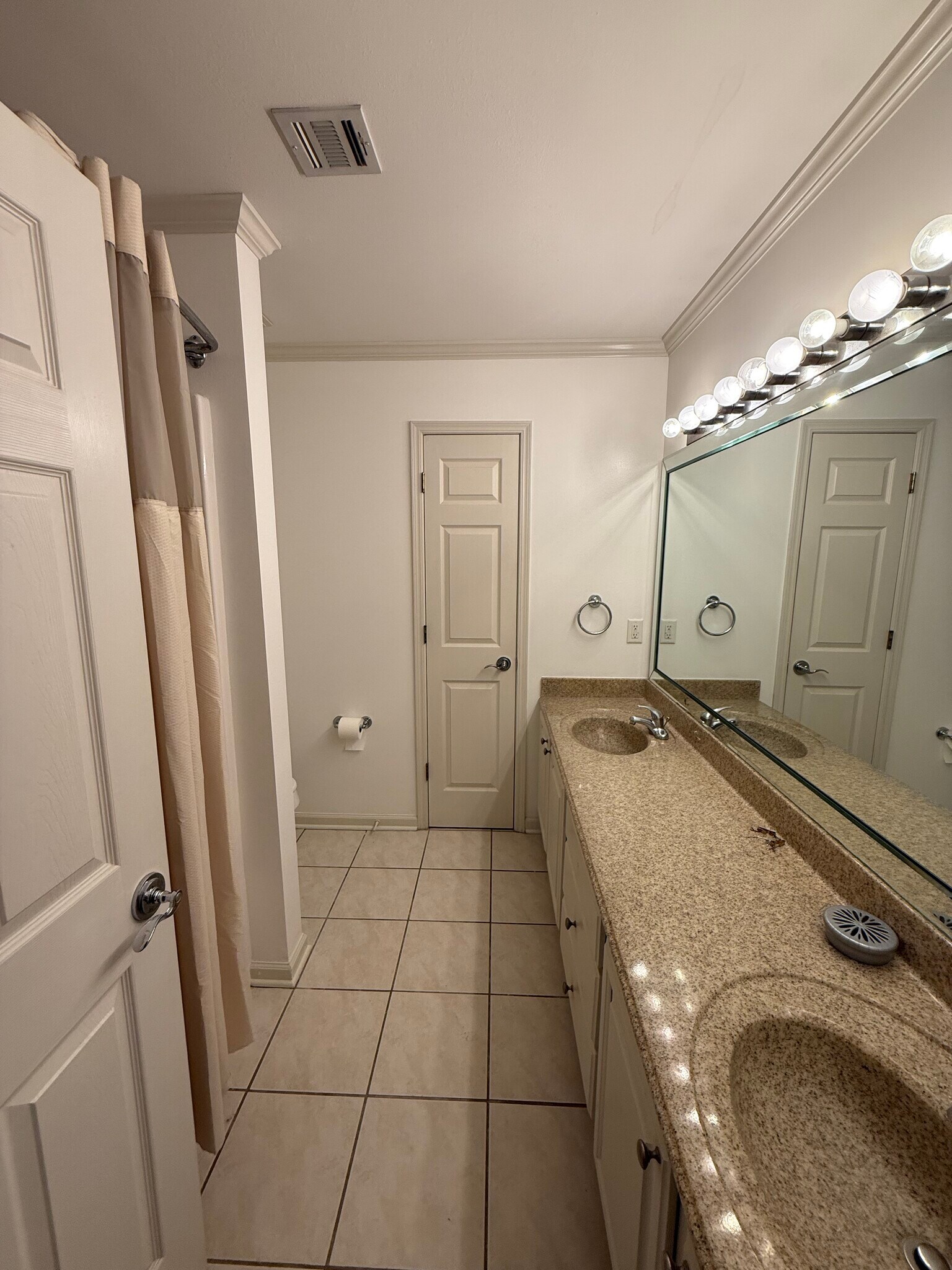 Building Photo - 529 Versailles Blvd