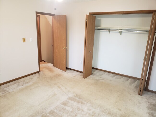 Primary Bedroom - 120 S Blettner Ave