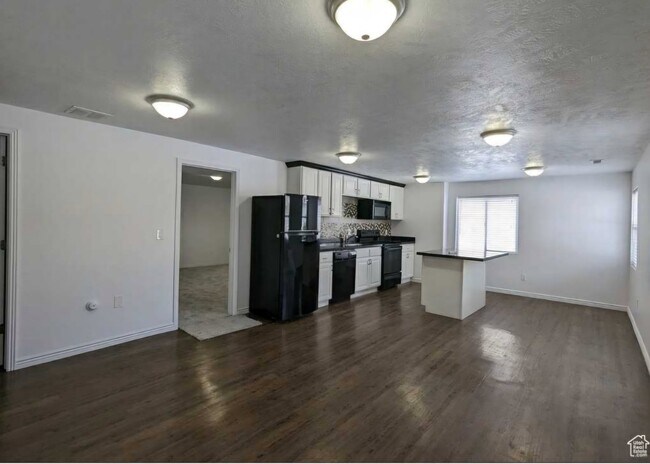 Building Photo - 4138 S Captains St
