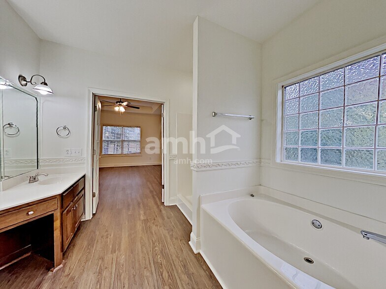 Building Photo - 311 Annadel St
