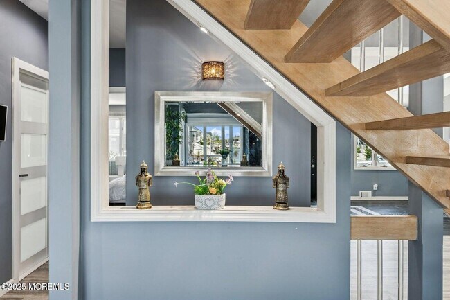 Building Photo - 385 Aldo Dr