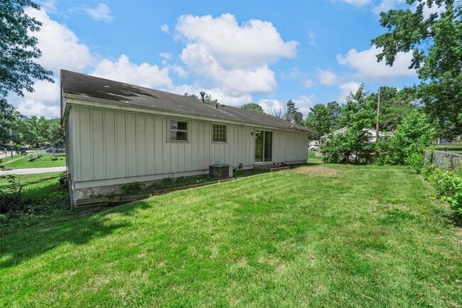 Building Photo - 1121 Dauphine Ln