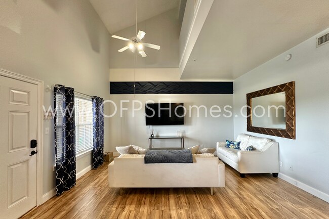 Building Photo - 3/3 DESTIN CONDO... Minutes from the beach!!