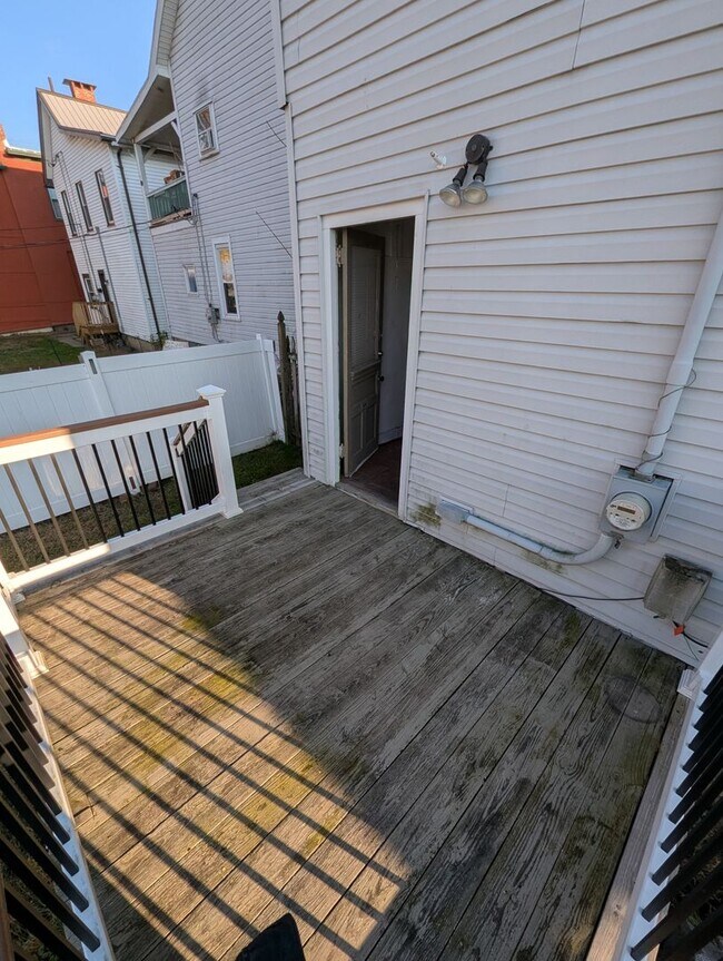 Building Photo - 18-20 W. Southern Avenue