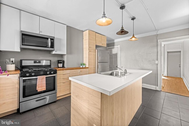 Building Photo - 223 Grundy St