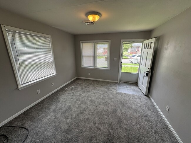 Building Photo - One Month Free Rent with 2 Year Lease! Ren...