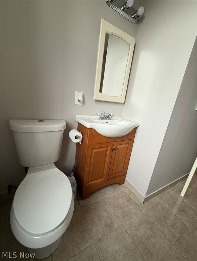 Building Photo - 3645 Prospect Ave E