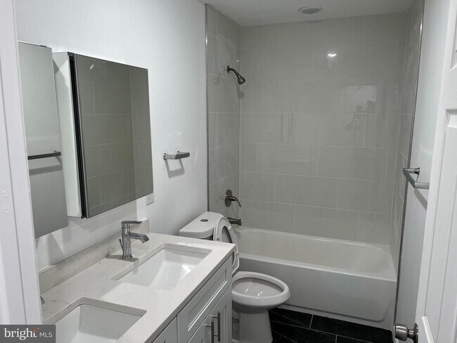 Building Photo - 2814 Master St